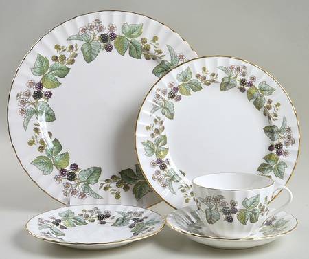 Lavinia (White Body, Bone) 5 Piece Place Setting