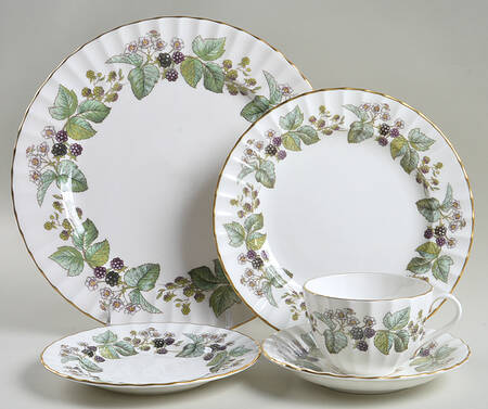 Lavinia (White Body, Bone) 40 Piece Estate Set