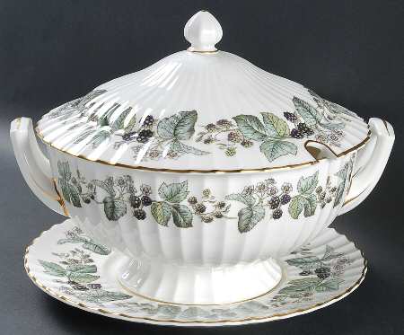 Lavinia (White Body, Bone) Tureen & Lid w/Underplate
