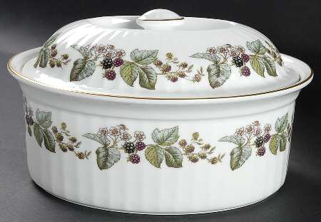 Lavinia (White Body, Bone) 2.25 Quart Oval Covered Casserole