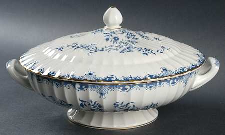 Mansfield Blue Round Covered Vegetable