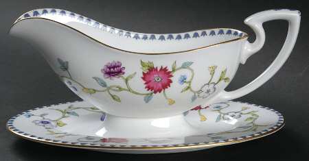Patricia Gravy Boat with Attached Underplate