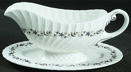 Petite Fleur (Swirl) Gravy Boat with Attached Underplate