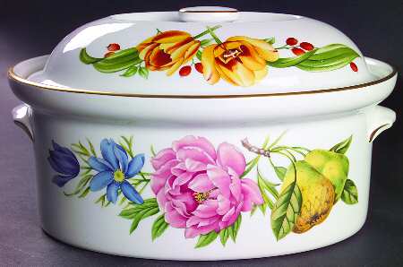 Pershore (Gold Trim) 2.5 Quart Oval Covered Casserole