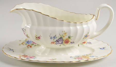 Roanoke White Gravy Boat with Attached Underplate