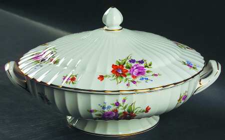 Roanoke White Round Covered Vegetable
