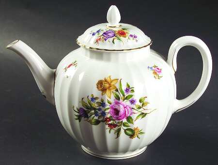 Roanoke White Teapot & Lid