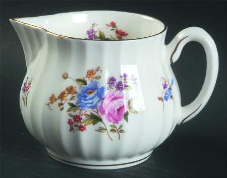 Roanoke White Creamer