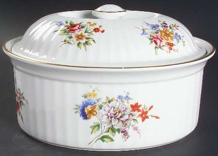 Roanoke White 2 Quart Oval Covered Casserole