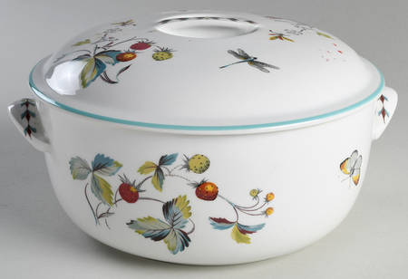 Strawberry Fair (Oven To Table, Bluetrim) 2.5 Qt Round Covered Casserole