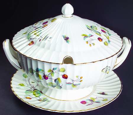 Strawberry Fair (Bone, Rim, Fluted, Gold) Tureen & Lid w/Underplate