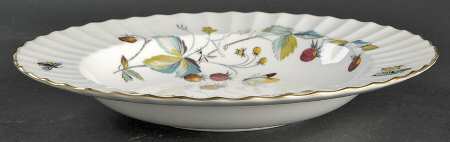 Strawberry Fair (Bone, Rim, Fluted, Gold) Large Rim Soup Bowl