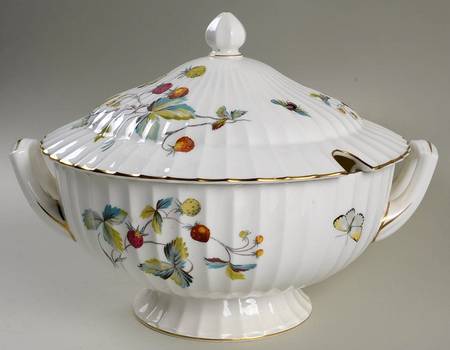 Strawberry Fair (Bone, Rim, Fluted, Gold) Tureen &  Lid