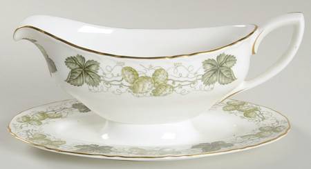 The Worcester Hop Gravy Boat with Attached Underplate