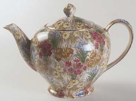Marguerite (Gold Trim) 3 Cup Albans Teapot & Lid by Royal Winton