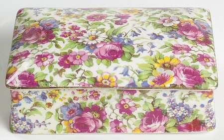Summertime (Pre 1960, Cream Background, Gold Trim) Small Candy Box