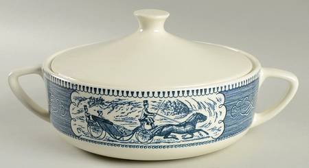 Currier and Ives Blue 1.25 Qt Round Covered Casserole