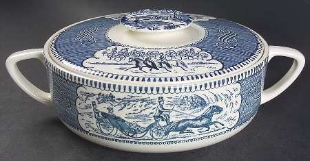Currier and Ives Blue 1.25 Qt Round Covered Casserole