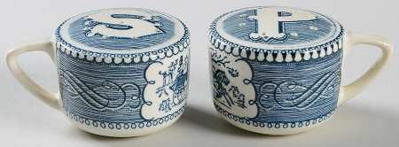 Currier and Ives Blue Salt & Pepper Set