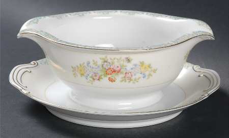 Danbury Gravy Boat with Attached Underplate