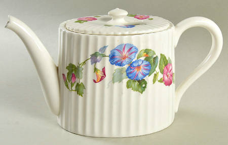 8373 (Fluted Rim, Scalloped Edge) Teapot & Lid