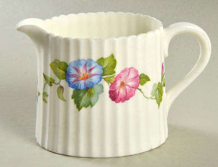 8373 (Fluted Rim, Scalloped Edge) Creamer