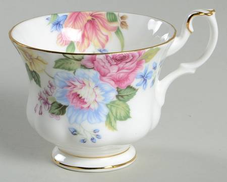 Beatrice Footed Cup