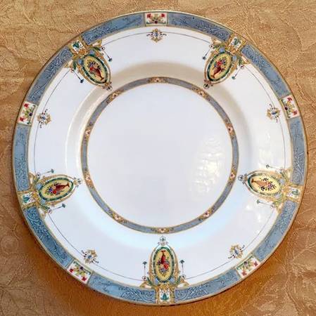 C7569 by Royal Worcester