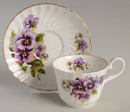 Pansy Flat Cup & Saucer Set