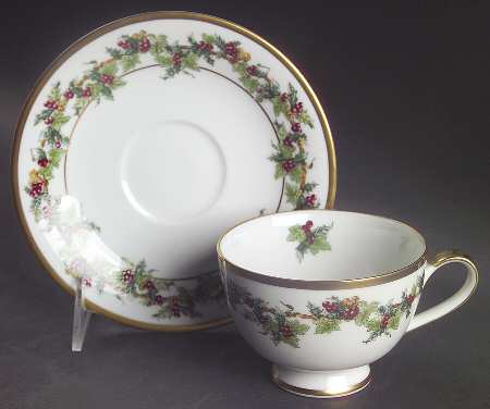 The Holly and The Ivy Footed Cup & Saucer Set