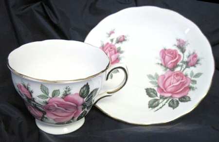 RVA23 Footed Cup & Saucer Set