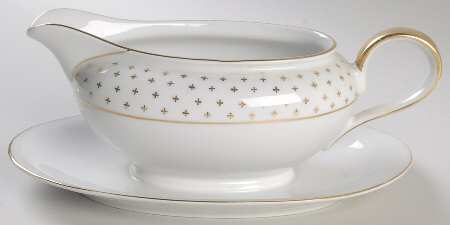 Claridge Gravy Boat with Attached Underplate by Royal Hanover