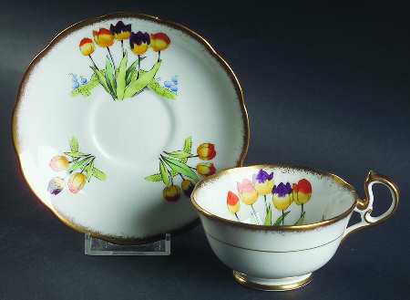 Tulip(Brushed Gold) Footed Cup & Saucer Set