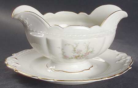 RYA8 Gravy Boat with Attached Underplate