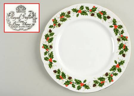 Noel (Crown Backstamp, Scalloped) by Royal Grafton