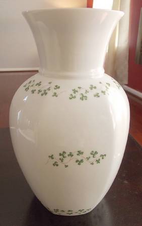 Trellis Shamrock Giftware 8" Vase