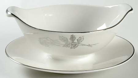 RYA11 Gravy Boat with Attached Underplate