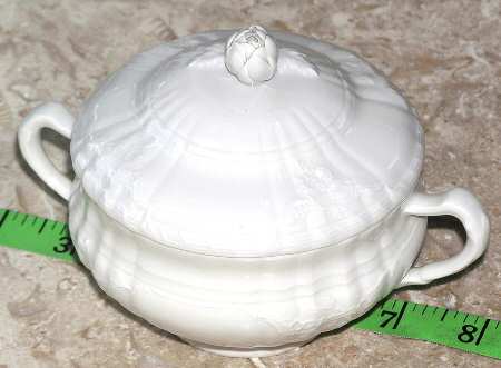 RBE6 Cream Soup Bowl & Lid Set by Royal Berlin