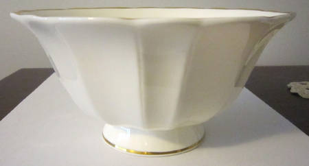 RD127 6" Footed Bowl