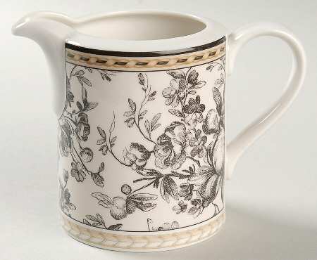 Provence Noir Creamer