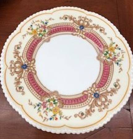 V9105 Salad Plate by Royal Cauldon