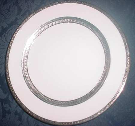 H9660 (Platinum Encrusted) by Royal Cauldon