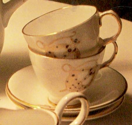 Tara Brooch (Smooth) Footed Cup & Saucer Set
