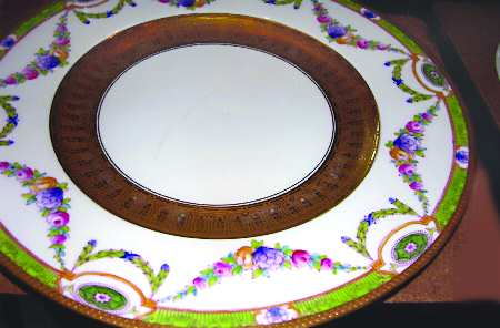 C1021 Verge by Royal Worcester