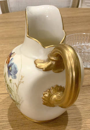 RW369 by Royal Worcester