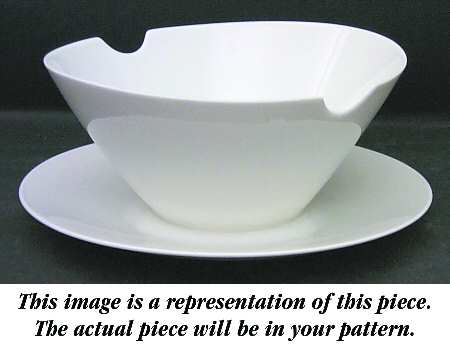 R688 Gravy Boat with Attached Underplate