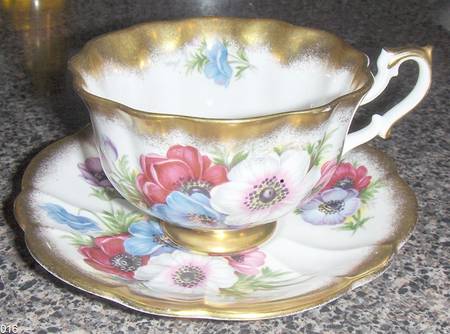 Gold Crest Series Footed Cup & Saucer Set