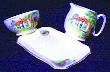 Red Roof Countess Creamer