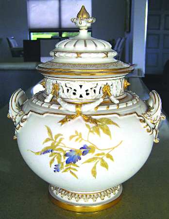 1428 by Royal Worcester