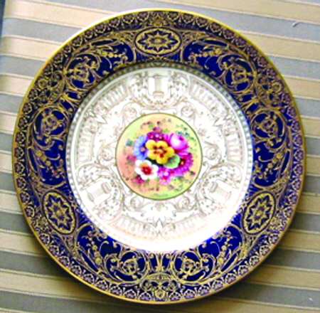 C2932 by Royal Worcester